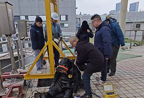 水下维修、更换水泵现场.jpg